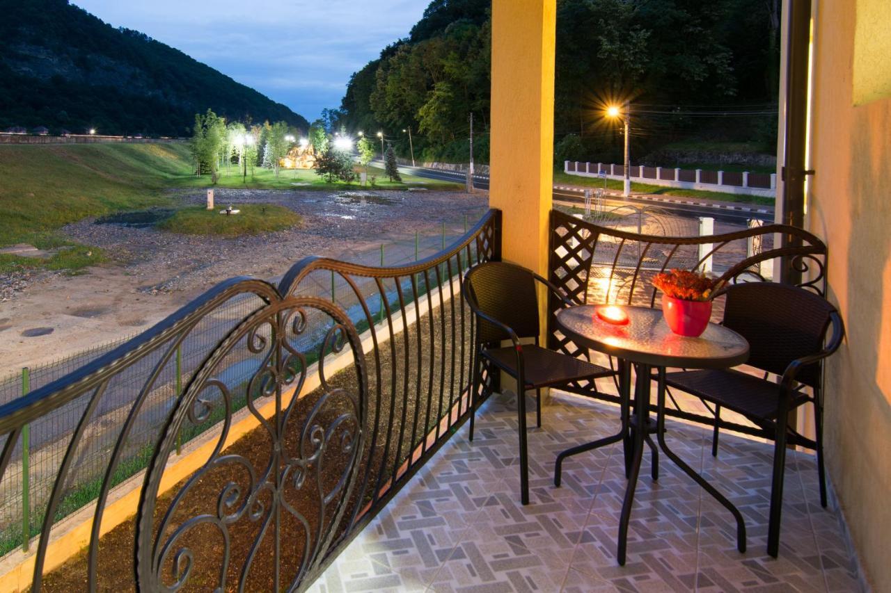 Vila Poienita Caciulata คาลิมาเนช ภายนอก รูปภาพ